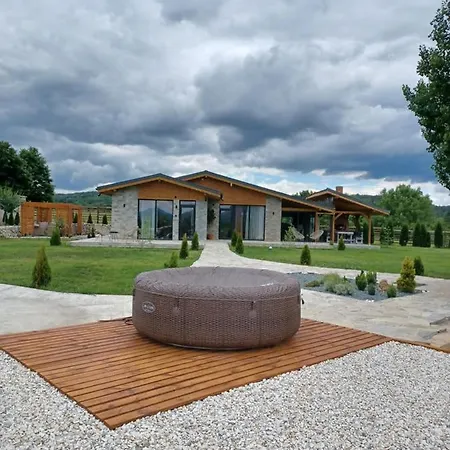 Megalith Chalet *